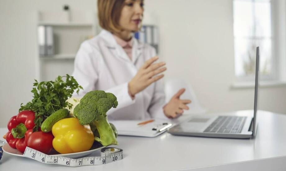 Wie wirkt sich die Unterstützung durch einen Ernährungsberater auf die Effektivität eines Trainingsplans zum Abnehmen aus?