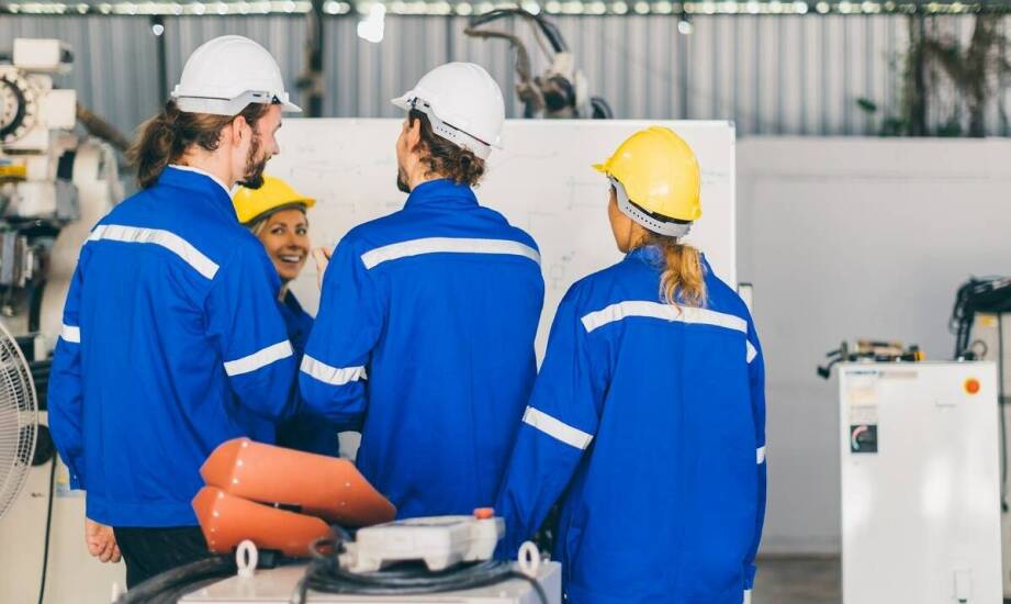Kluczowe zalety współpracy z firmami szkoleniowymi BHP przy organizacji szkoleń okresowych
