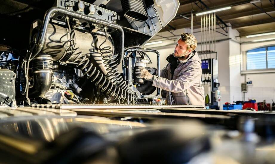 Jak systemy hydrauliczne wpływają na łatwość montażu i serwisowania ciągników?