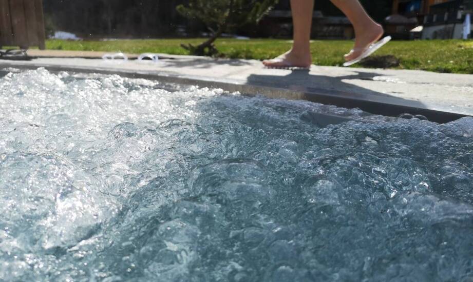 Welche zusätzlichen Funktionen können moderne Outdoor-Whirlpools haben?