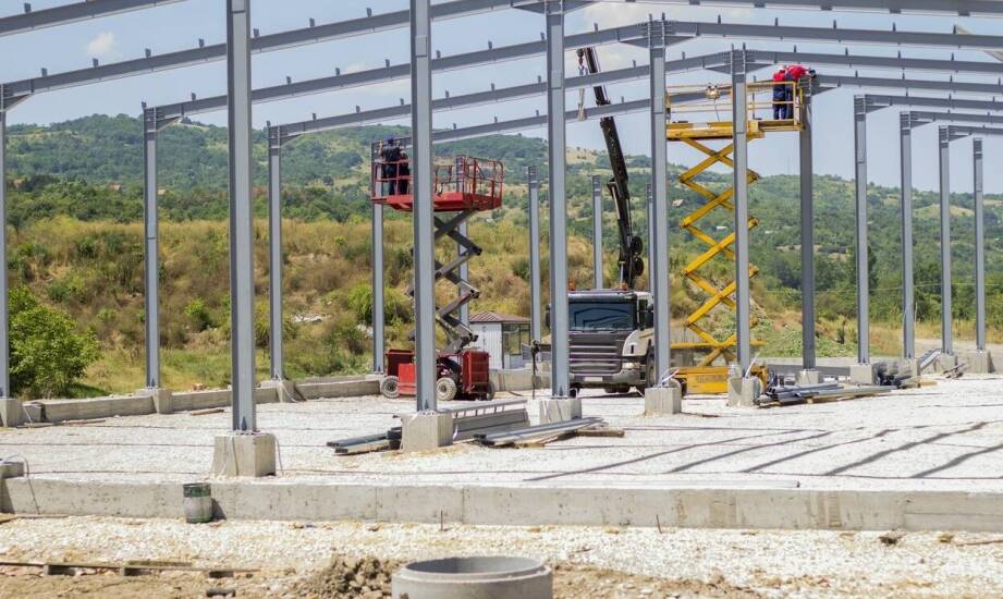Welche Herausforderungen birgt der Ausbau einer bestehenden Logistikhalle?