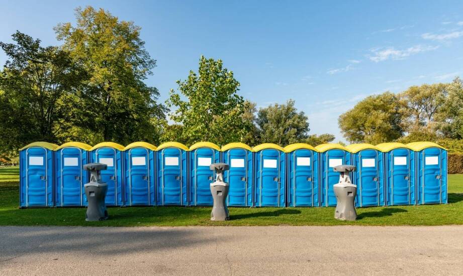 Dlaczego toalety z umywalką są istotnym elementem oferty wynajmu?