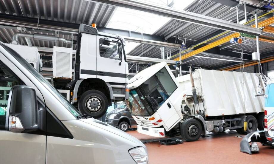 Co obejmuje kompleksowa obsługa serwisowa ciężarówek Ford?