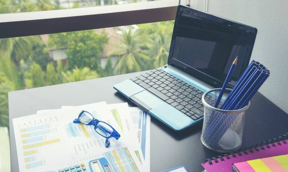 Jakie są zalety zamawiania materiałów biurowych online we Wrocławiu?