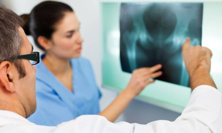 W jaki sposób ortopedzi wspierają pacjentów z osteoporozą?