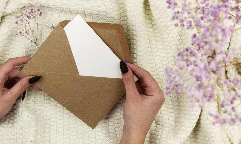 Personalizowane zaproszenia na komunię świętą – jak wyróżnić się wśród gości?