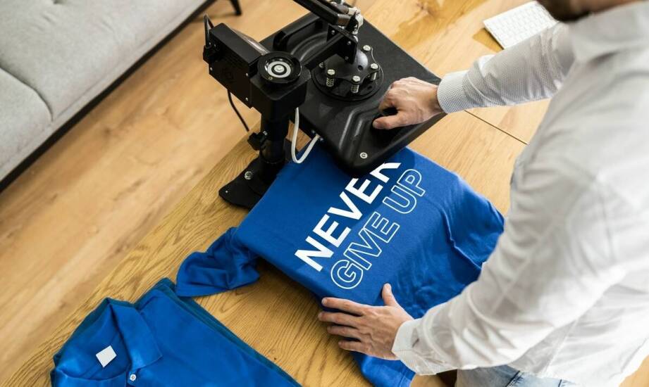 Personalizacja gadżetów biurowych z logo – co warto wiedzieć?