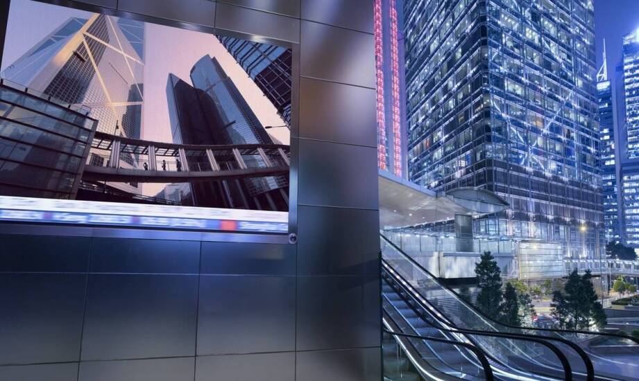 Różnorodność konstrukcji reklamowych – co oferuje producent billboardów?
