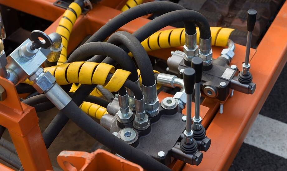 Jakie są etapy procesu doradztwa technicznego przy wyborze układów hydraulicznych?