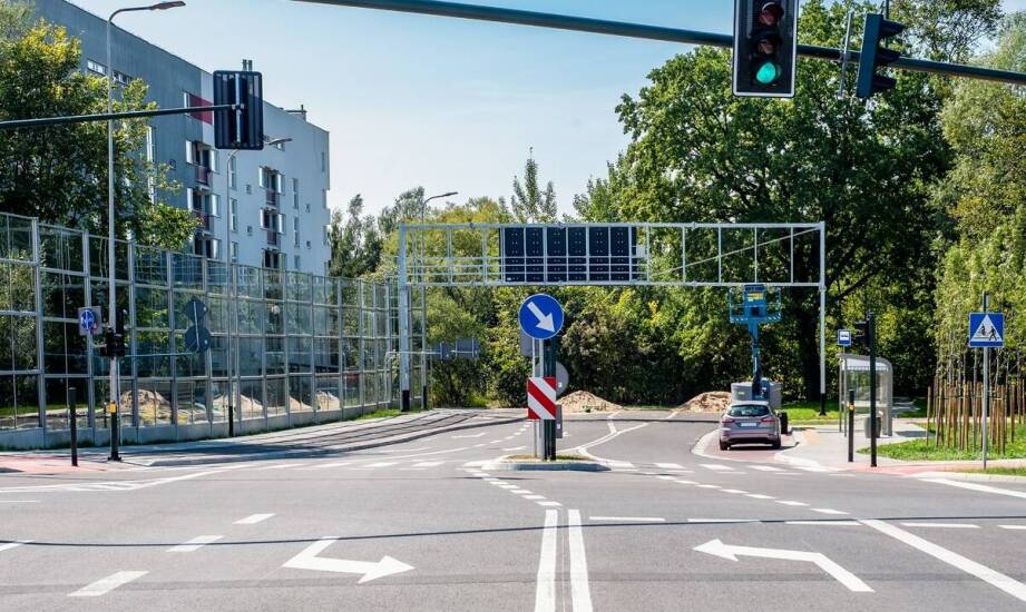 Jakie czynniki wpływają na ustalanie limitów prędkości na drogach ekspresowych?