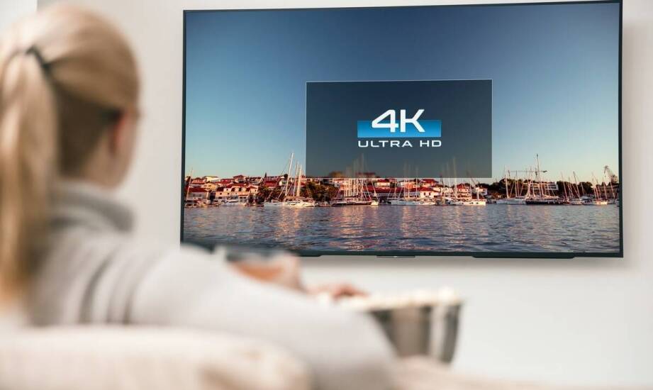 Jakie formaty multimediów obsługuje Kiano Elegance TV 32?
