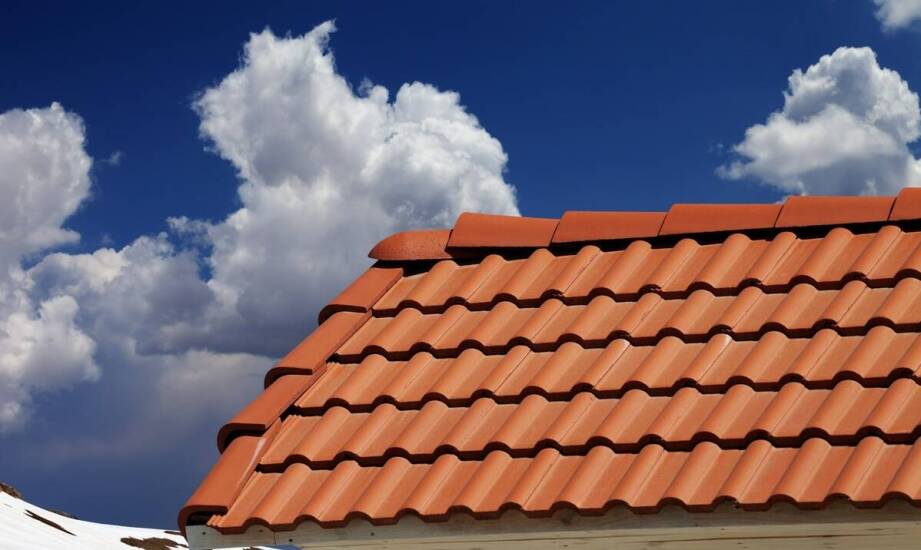 Dachówka ceramiczna w kontekście ochrony przeciwpożarowej