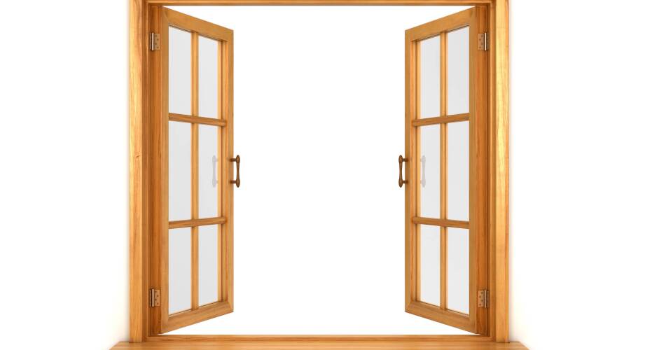 Ästhetik und Langlebigkeit – Schlüsselmerkmale moderner Holzfenster mit Sprossen Produzent aus Polen