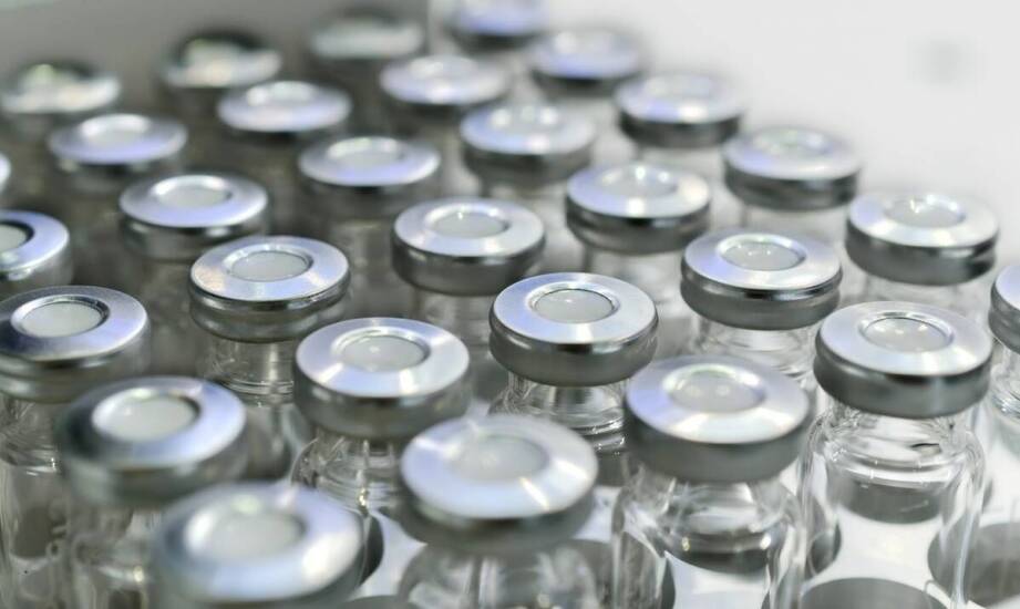 Jakie cechy powinny mieć opakowania PET, aby spełniały normy jakościowe w branży farmaceutycznej?