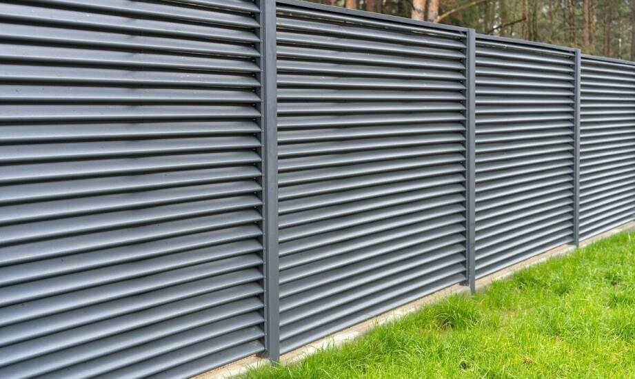 Jakie są różnice w montażu paneli ogrodzeniowych 2D i 3D?