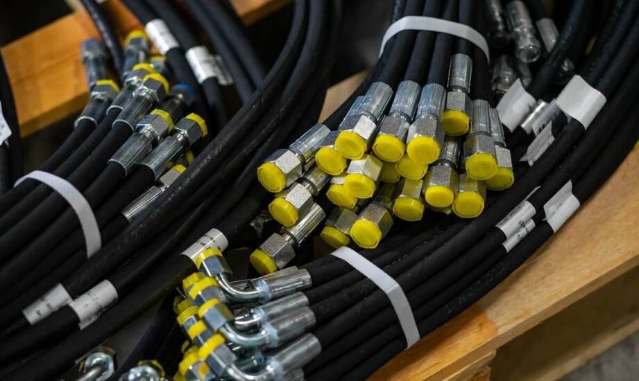 Jakie elementy hydrauliki siłowej są kluczowe dla wydajności maszyn?