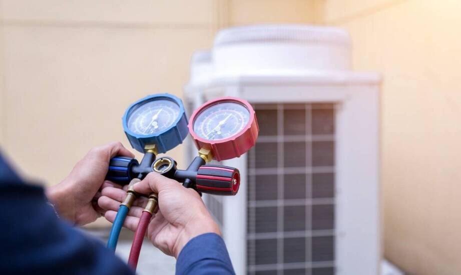 Jakie są oznaki, że klimatyzacja wymaga uzupełnienia czynnika chłodzącego?