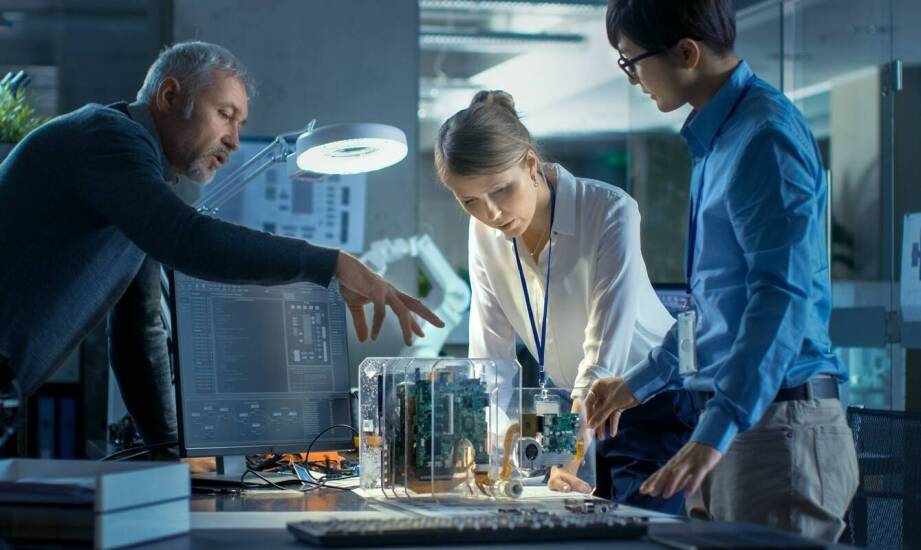 Jakie wyzwania napotyka producent wiązek elektronicznych w procesie produkcji?