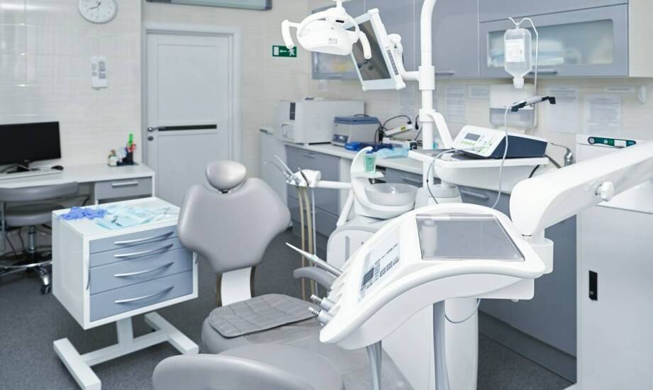 Chirurgia stomatologiczna – jakie zabiegi oferuje stomatologia bełchatów?