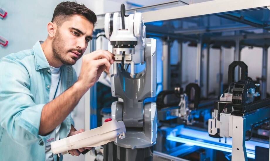 Znaczenie regularnej konserwacji robotów przemysłowych dla efektywności produkcji
