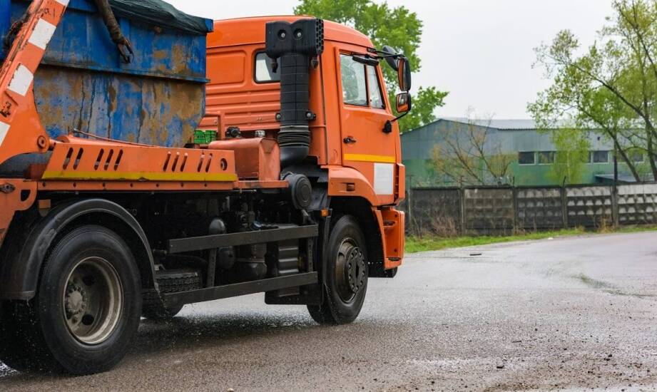 Jak transport odpadów budowlanych wpływa na ochronę środowiska?