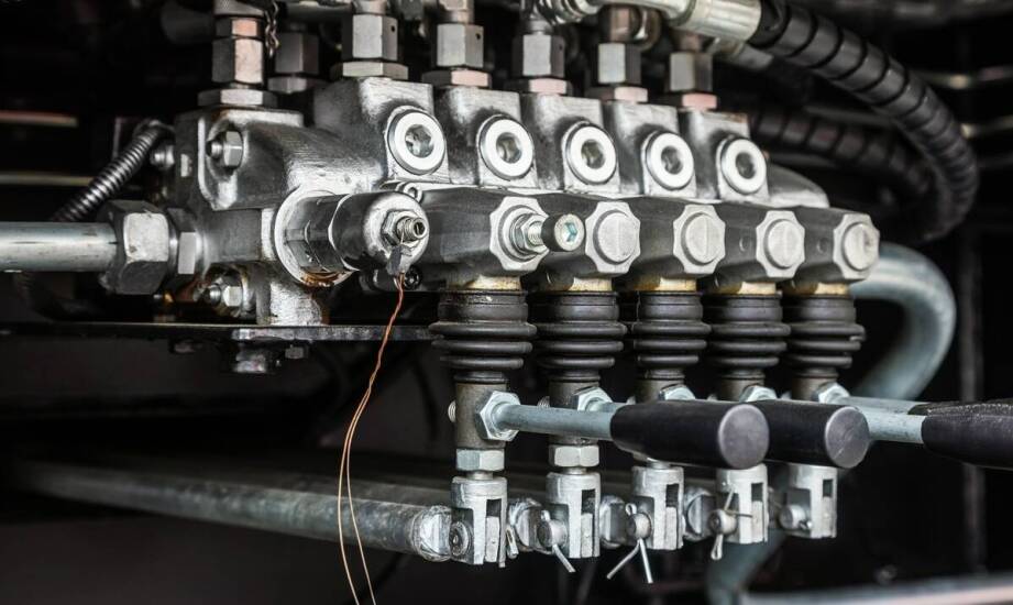 Zawory hydrauliczne: jak wybrać odpowiedni model do specyficznych zastosowań przemysłowych?