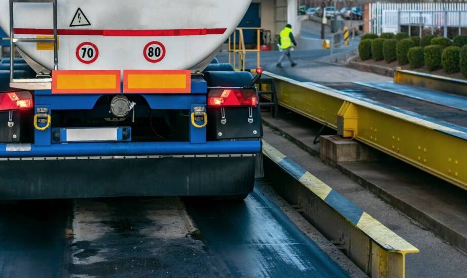 Znaczenie specjalistycznego sprzętu w transporcie odpadów niebezpiecznych