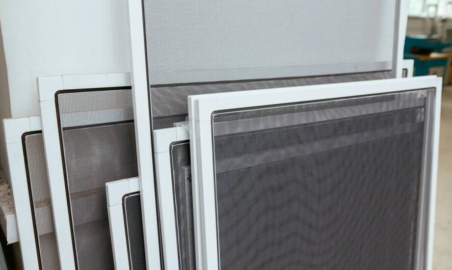 Moskitiery na wymiar – jakie materiały są najczęściej wybierane?