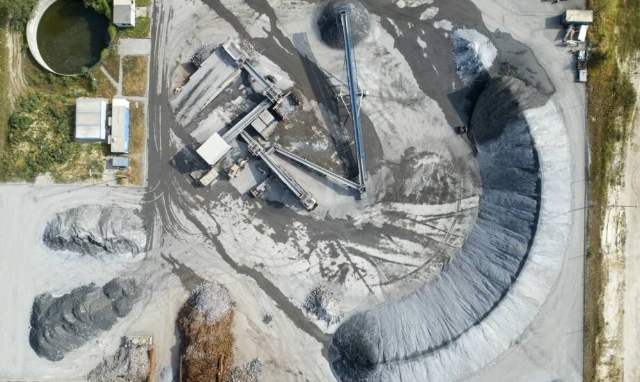 Jakie aspekty prawne wpływają na proces recyklingu kruszywa w kolejnictwie?