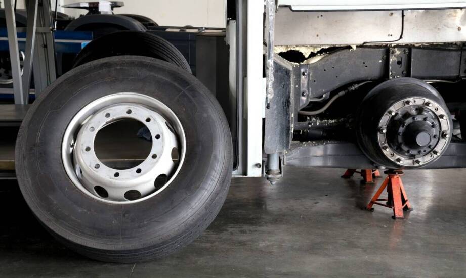 Mobilna wymiana opon – jak oszczędzać czas i koszty dla flot transportowych?