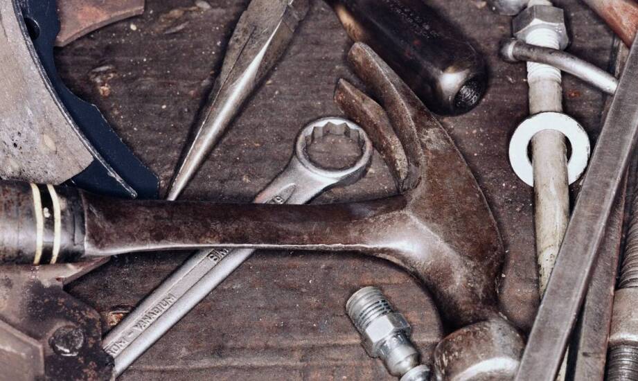 Rola dłutownic do metalu w przemyśle ciężkim: przykłady zastosowań