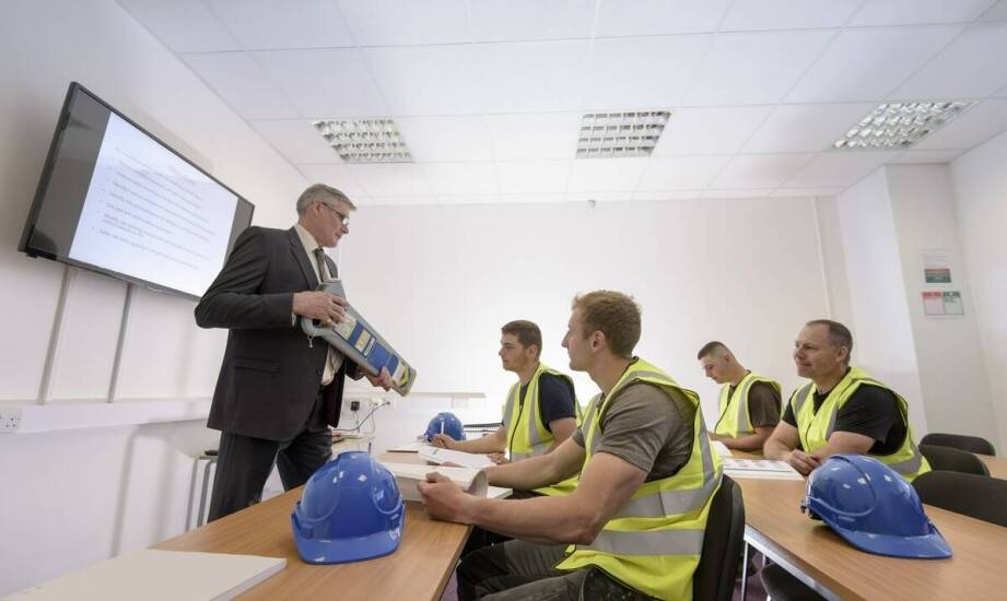Jak badania nieniszczące VT wspierają zaawansowane szkolenia dla pracowników