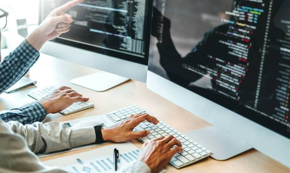 Jakie narzędzia wspierają efektywne pisanie programów?