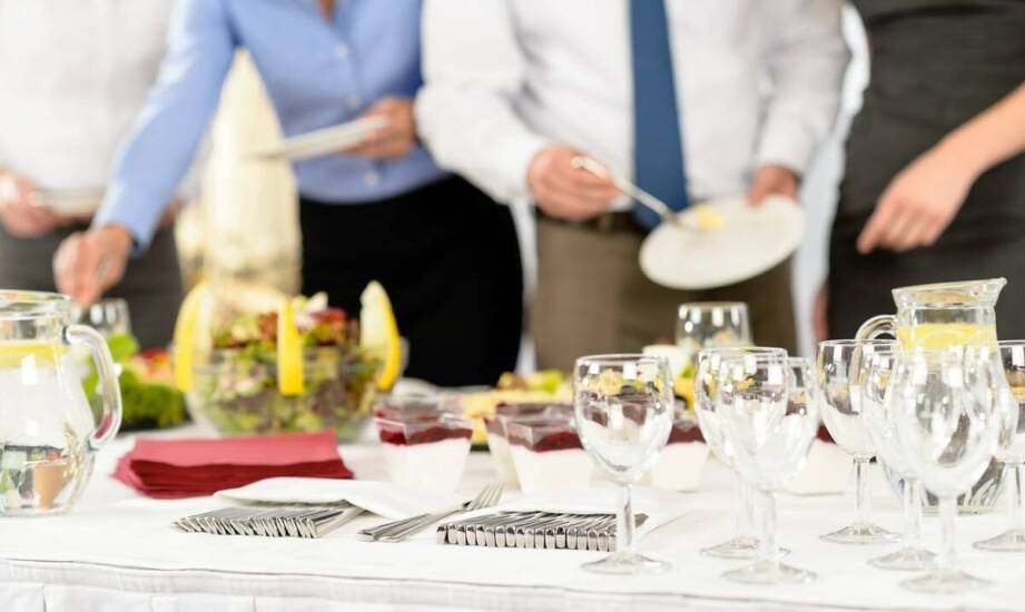 Jak catering nova wpływa na wizerunek firmy podczas eventów?