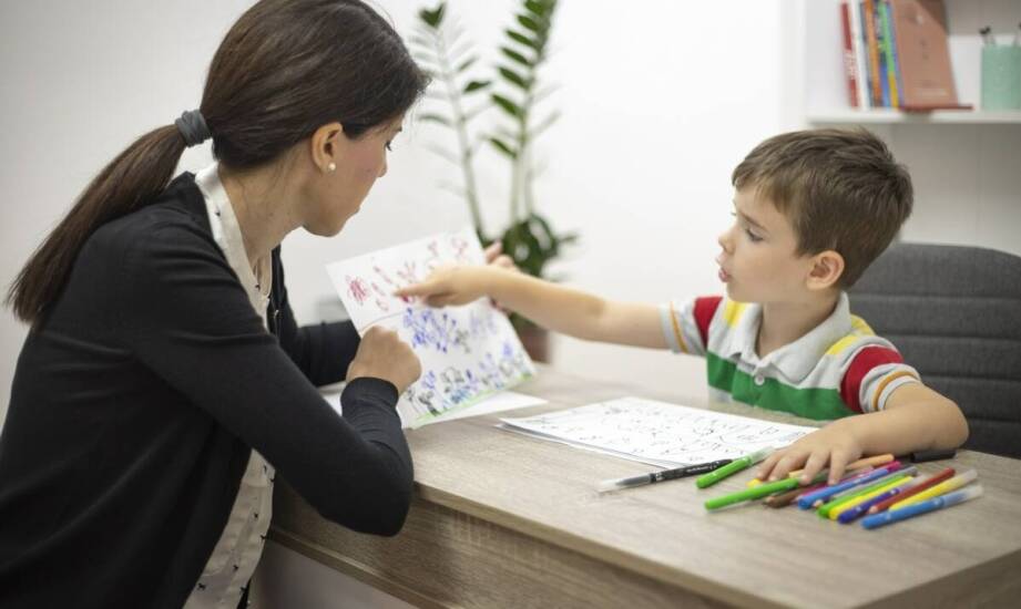 Jak psycholog dziecięcy wspiera dzieci w procesie zmiany szkoły?