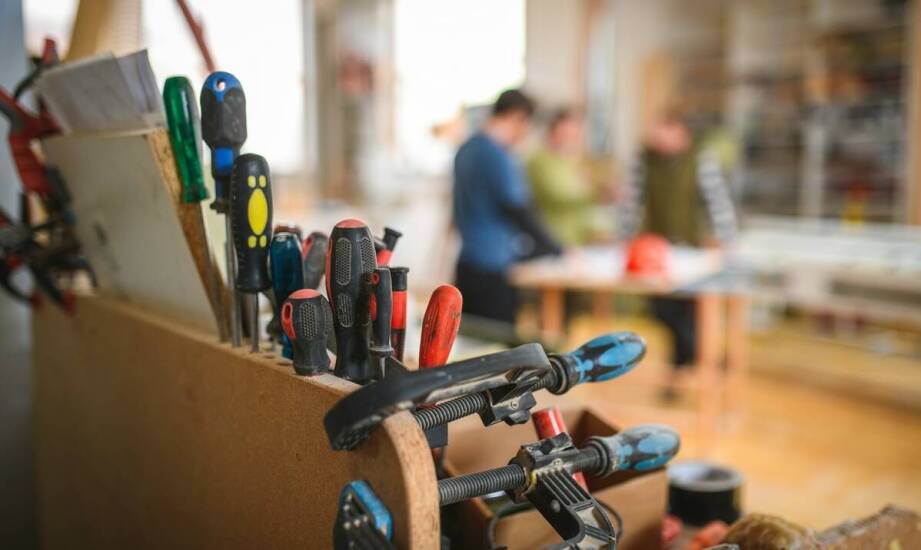 Kompatybilne akcesoria do Dewalt DCG405NT – co warto mieć?