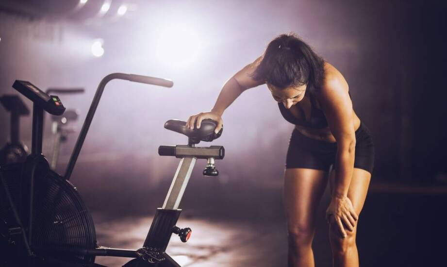 Jak tętno wysiłkowe wpływa na spalanie kalorii podczas Indoor Cycling?