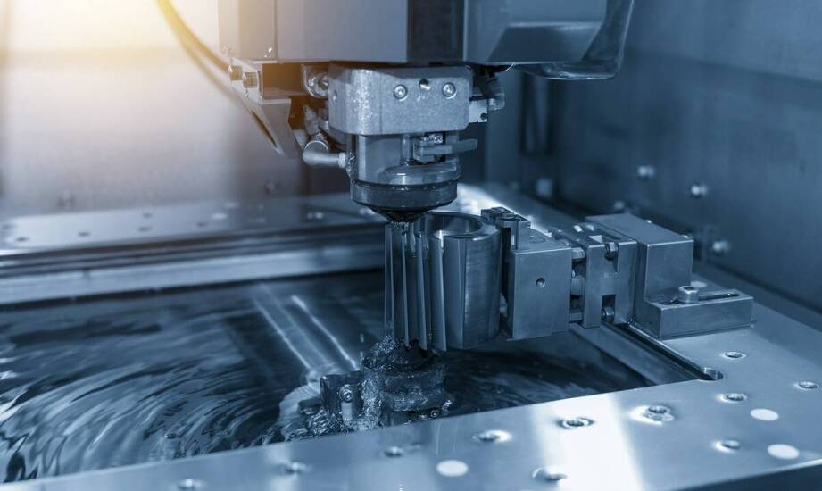 Porównanie różnych rodzajów cieczy dielektrycznych w przemyśle metalowym