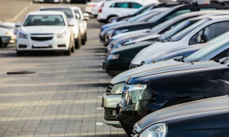Jak całodobowa dostępność parkingu Edam wpływa na wygodę podróżnych?