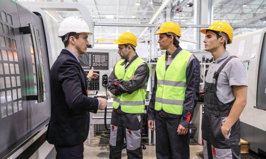 Jak szkolenia z obsługi maszyn do produkcji wypełniaczy zwiększają ich efektywność?