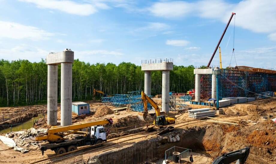 Jak dostosowanie pojemności pojemników może zoptymalizować proces budowy?