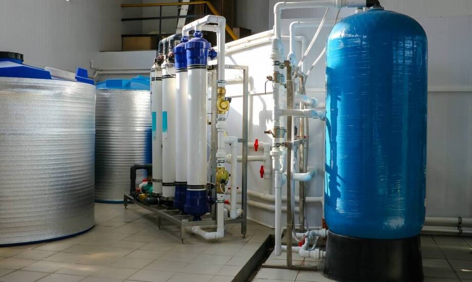Jakie są wyzwania związane z instalacją odżelaziaczy w dużych gospodarstwach?