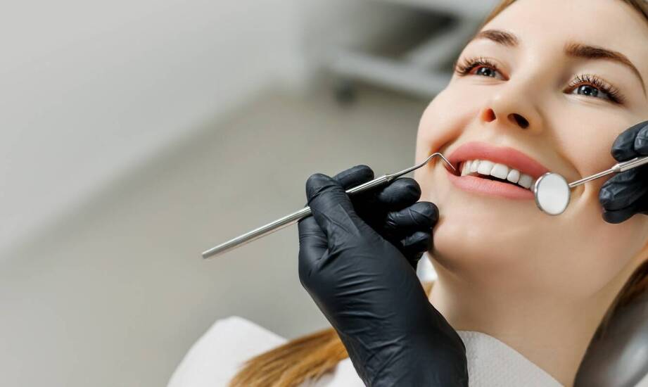 Zalety korzystania z usług chirurga dentystycznego w kontekście stomatologii estetycznej w Krakowie