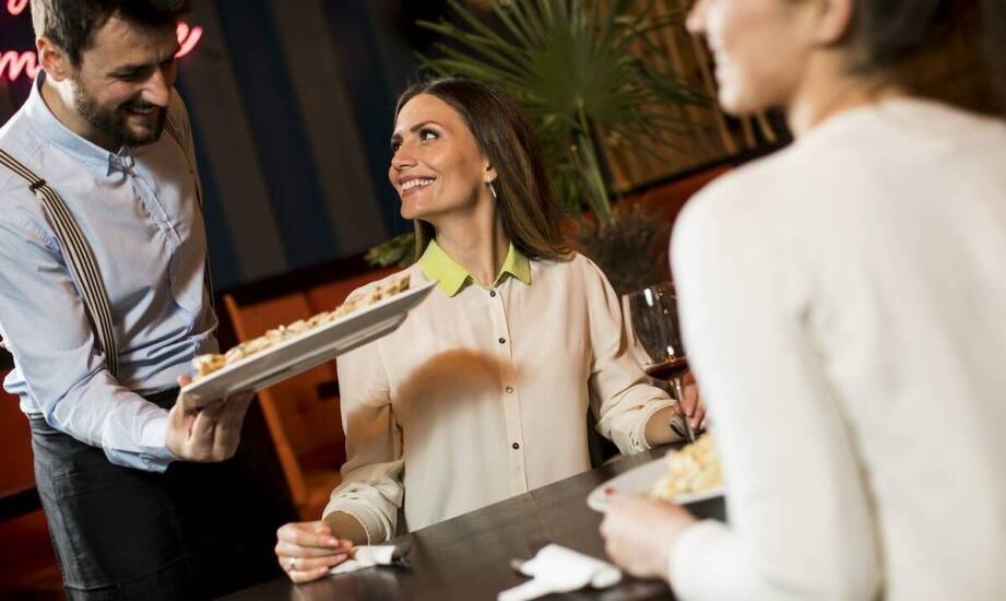 Organizacja akcji promocyjnych w sieciach handlowych – rola hostess