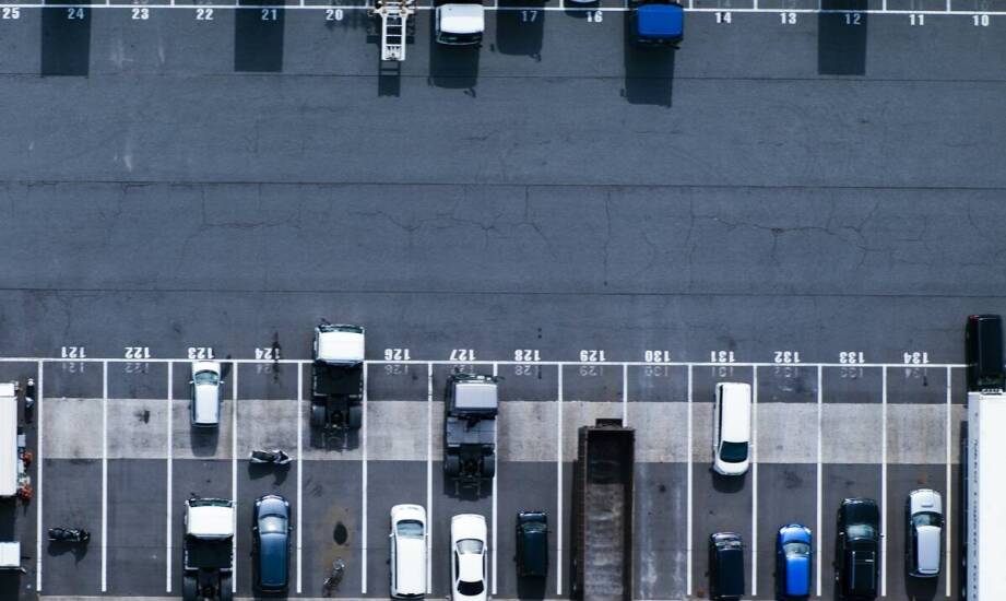 Bezpieczeństwo samochodu na parkingu długoterminowym – jak to działa?