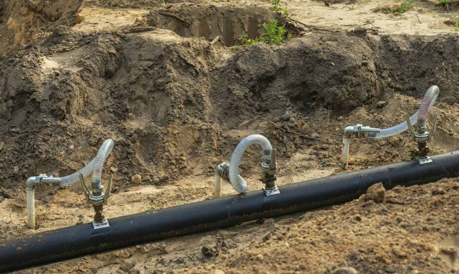 Linie kroplujące a różne rodzaje gleby – jak dobrać odpowiednie rozwiązanie?