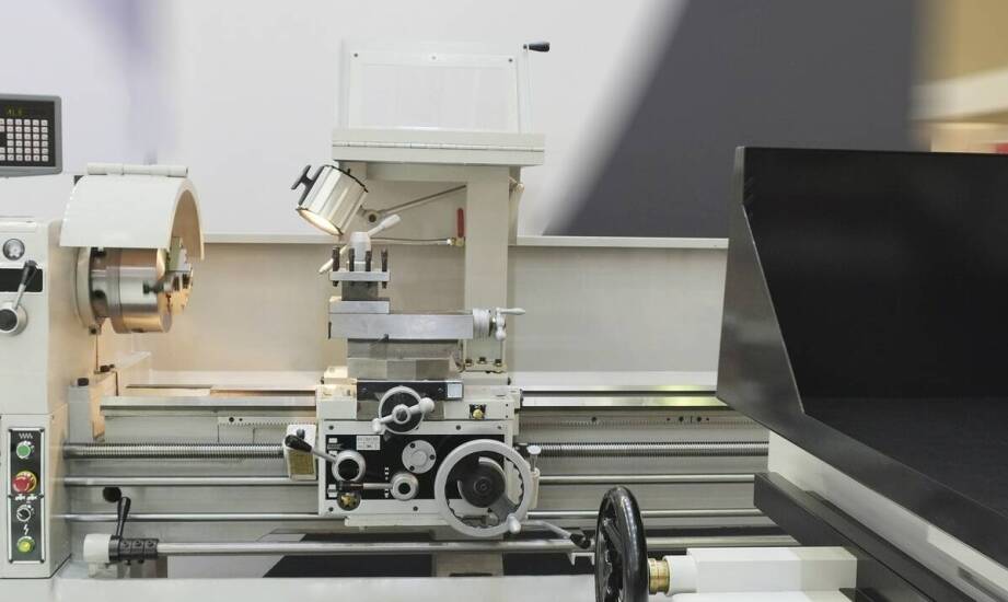 Frezowanie CNC a automatyzacja procesów produkcyjnych – co warto wiedzieć?