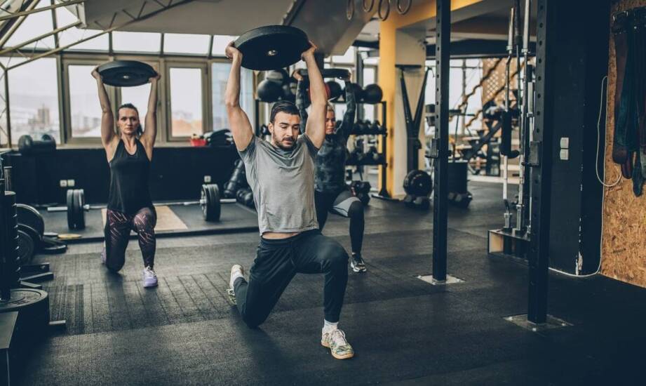Jak trening funkcjonalny może wspierać budowę mięśni u osób z problemem skinny fat?