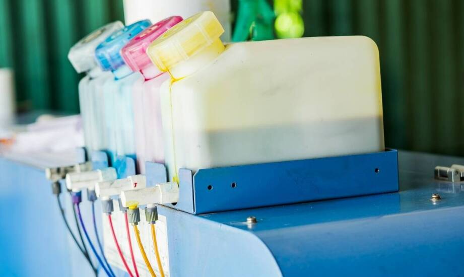 Dlaczego duże zbiorniki na odpady w toaletach przenośnych są korzystne dla organizatorów?