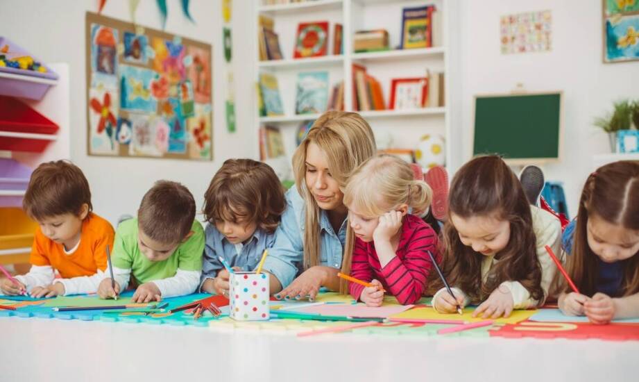 Przykłady kreatywnych stacji zadaniowych dla uczniów klas 4-8 na Mikołajki